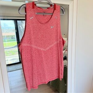 Nike dri-fit running división men’s tank top